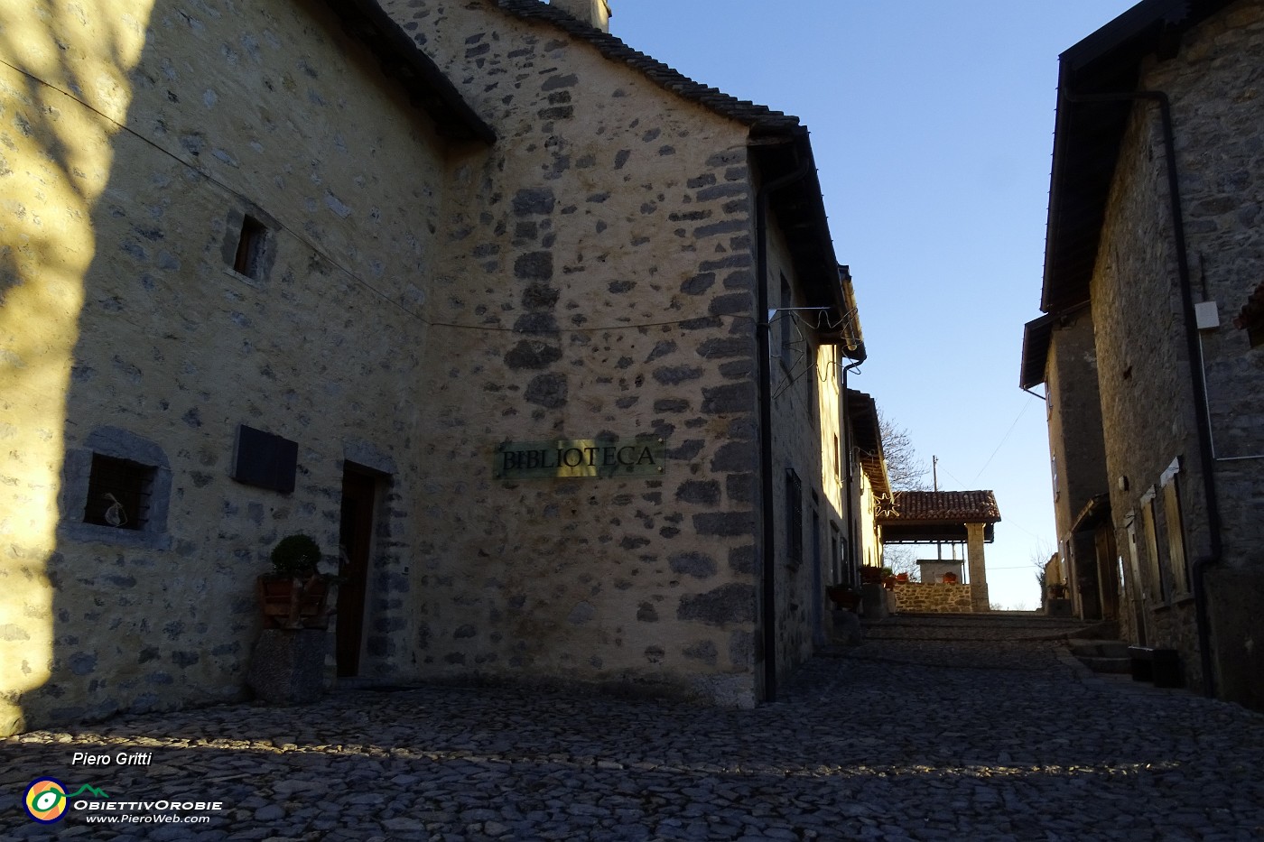 90 Borgo antico di Arnosto, ben restaurato.JPG